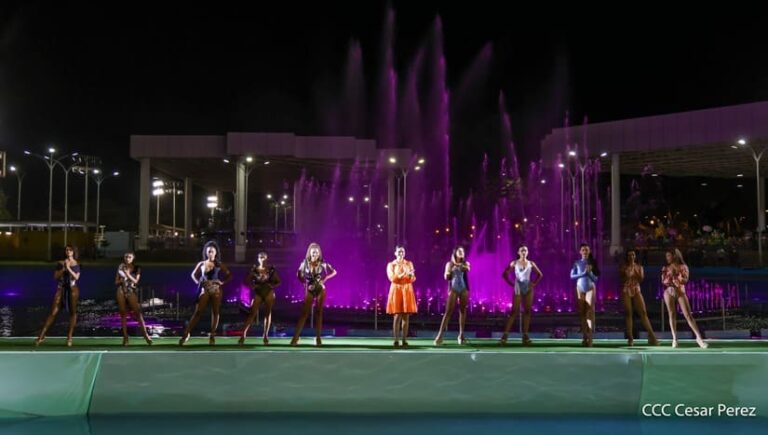 Reinas de Verano 2024 participan en pasarela