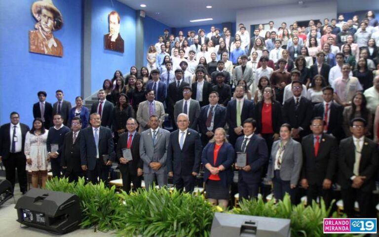 Celebran 10 años en la formación de Ingenieros en Economía y Negocios