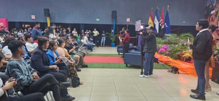 Universitarios participan en el Festival de Radio, TV y Redes Sociales