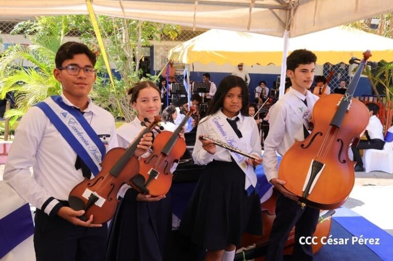 Centro Yelba María Antúnez recibe donación de instrumentos de China