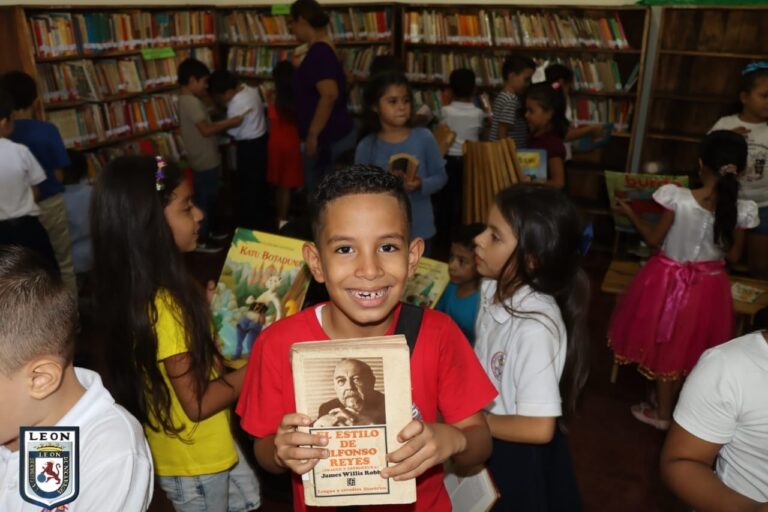Mimados de la Revolución celebran el Día Mundial del Libro en León