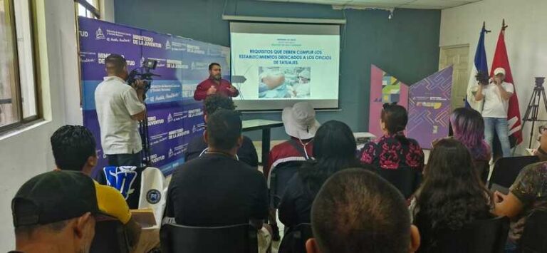 Más de 30 tatuadores participaron en un seminario de bioseguridad