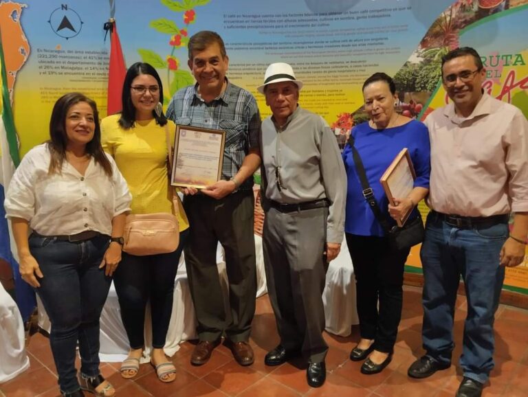 Entregan reconocimientos a 13 poetas y escritores en Matagalpa