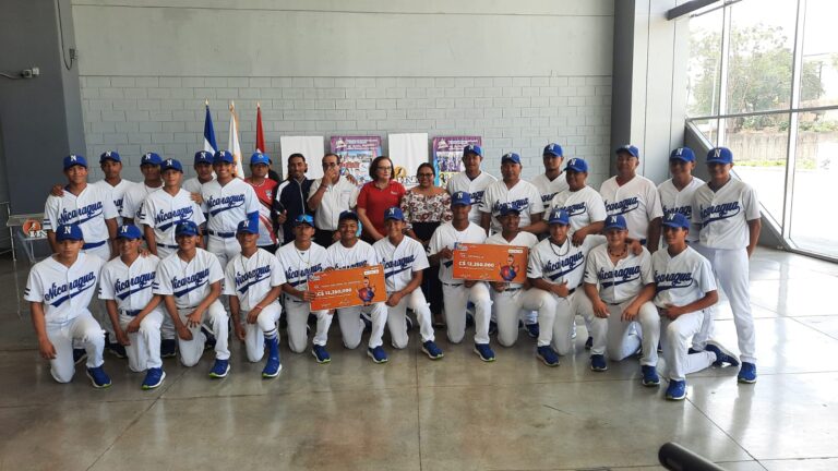 Lotería Nacional entrega utilidades al Ministerio de la Familia y al IND