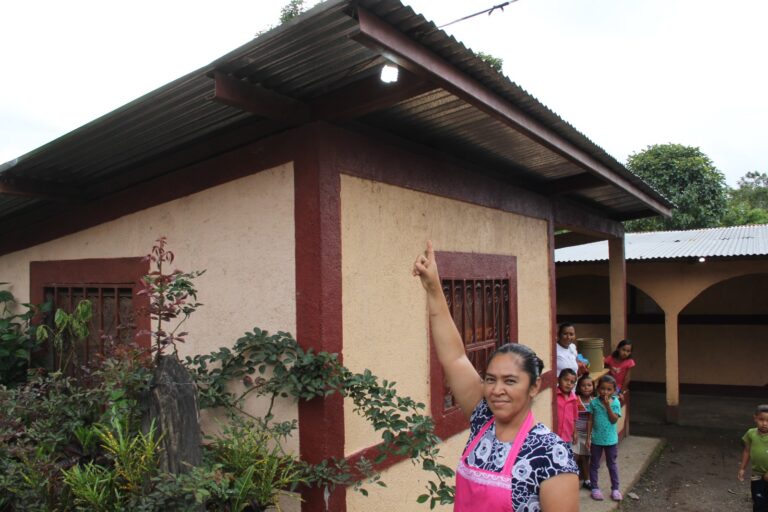 Inauguran energía eléctrica en la comunidad Santa Ana-Sector Los López