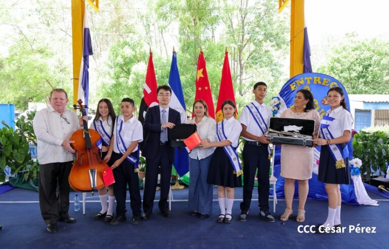China entrega instrumentos musicales a estudiantes de Estelí