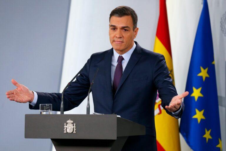 Sánchez anuncia que decidió seguir al frente de la Presidencia de España