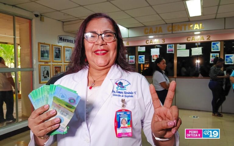 Trabajadores de la salud reciben salario anticipado del mes de mayo