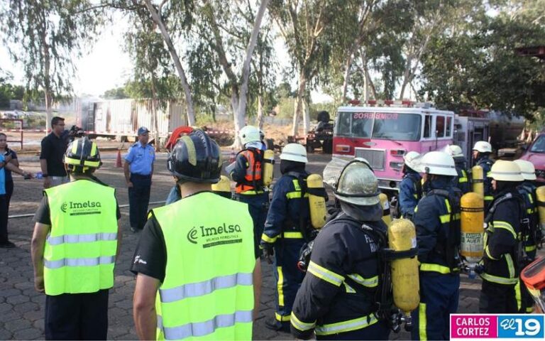 Bomberos rinden homenaje al comandante Tomás Borge Martínez