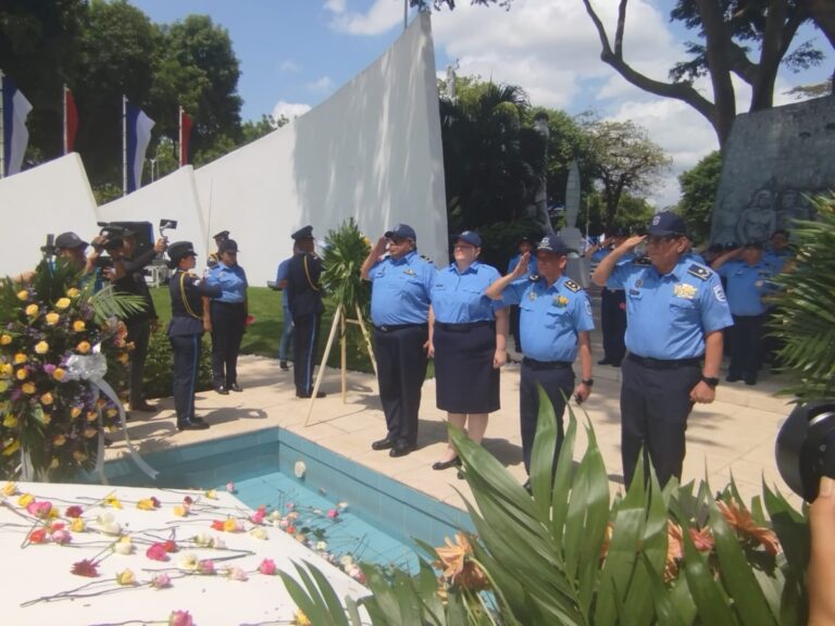 MINT y PN rinden homenaje al Comandante Tomás  Borge