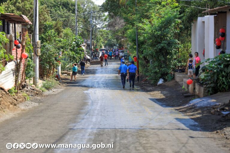 Familias del barrio Laureles Sur reciben mejoramiento vial de 13 cuadras
