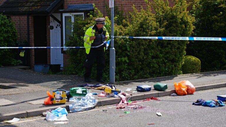 Cinco personas heridas y una fallecida por un hombre con una espada samurái