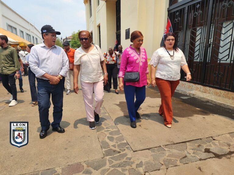 Delegación de Angola visita la ciudad de León