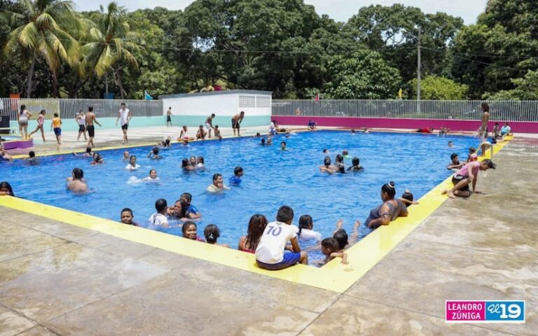 Familias visitan el Centro Turístico Xilonem