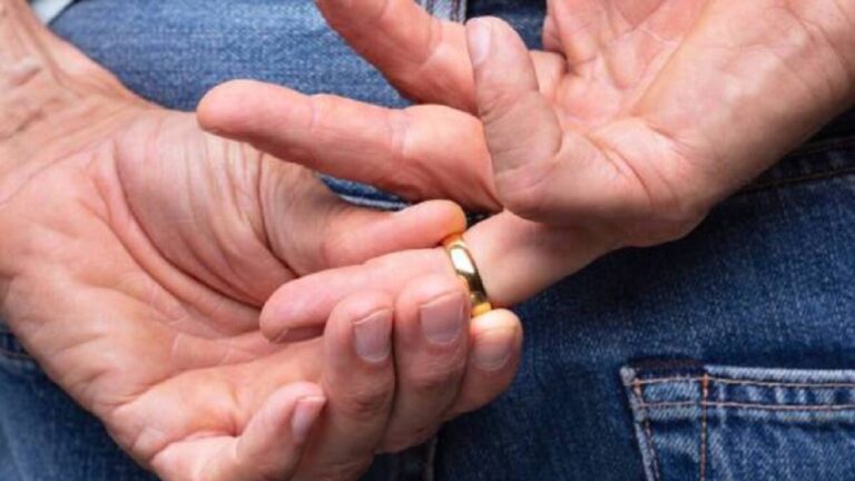 Enamoraba a hombres casados y luego los extorsionaba