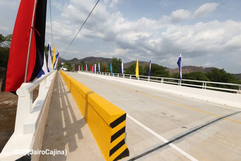 Puente Santa Rosa del Peñón mejora la conectividad en León