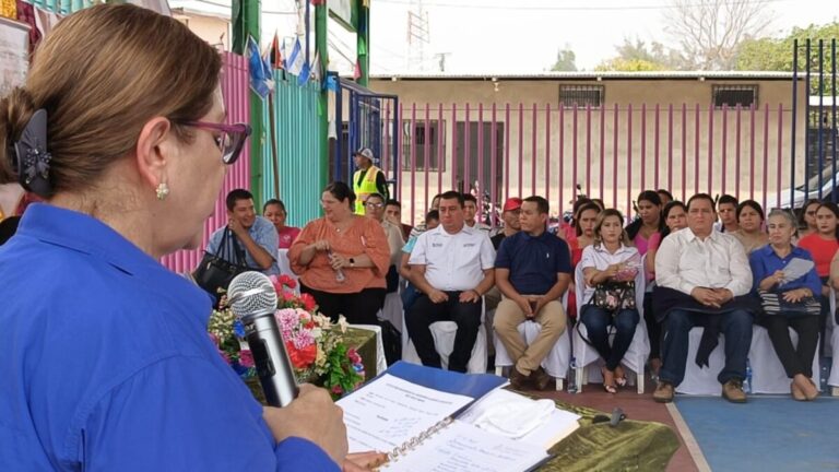 Entregan reconocimiento a estudiantes de la Universidad del Campo