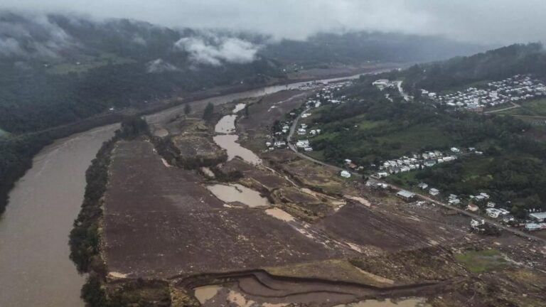 Cifras de muertos por lluvias se elevan en Brasil