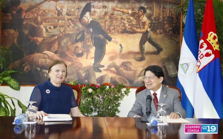 Canciller Denis Moncada sostiene encuentro con Embajadora de Serbia