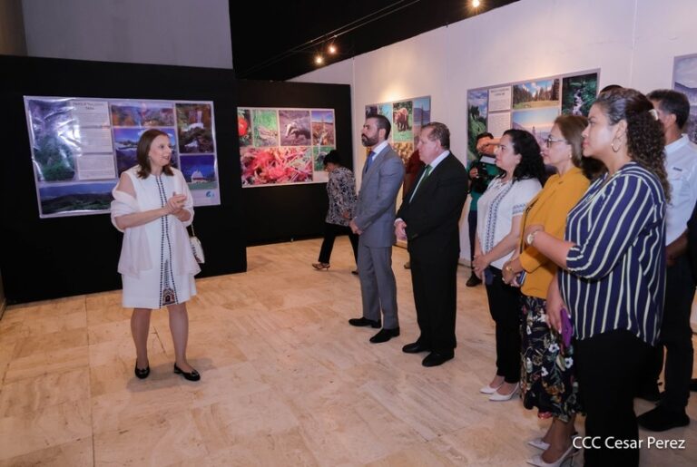Inauguran la exposición fotográfica “Áreas Protegidas y Biodiversidad de la República de Serbia”