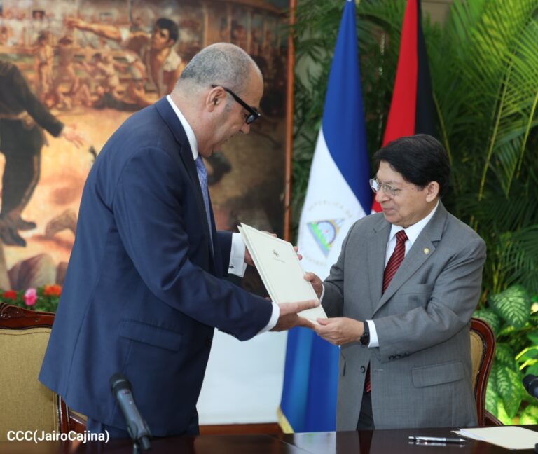 Embajador del Reino Hachemita de Jordania presenta Copias de Estilo al Canciller Moncada