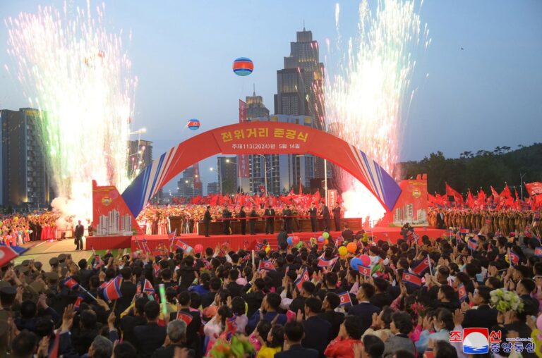 Inauguran calle de la Vanguardia con un edificio de 80 plantas en Corea del Norte