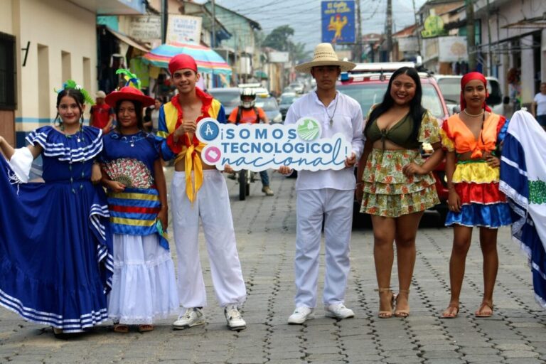 Celebran Festival de trajes folclóricos en Somoto