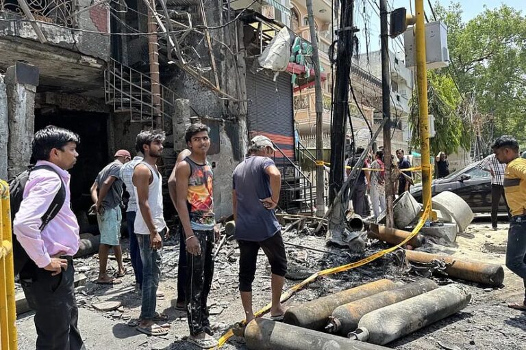 Incendio en guardería deja 7 niños muertos en Nueva Delhi