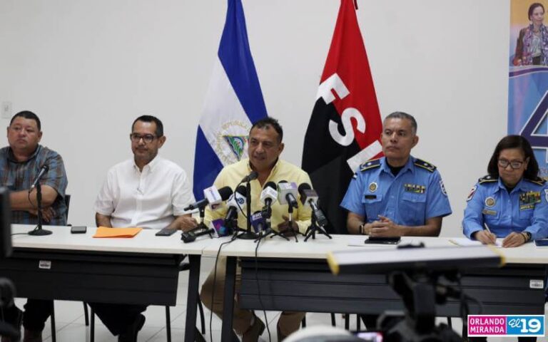 Limitarán uso de celulares a conductores de buses en Managua