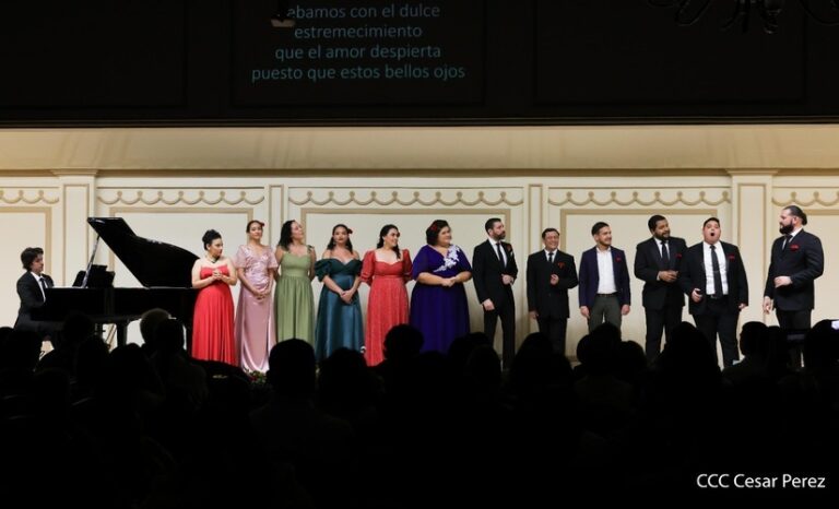 Incanto le canta a las madres nicaragüenses