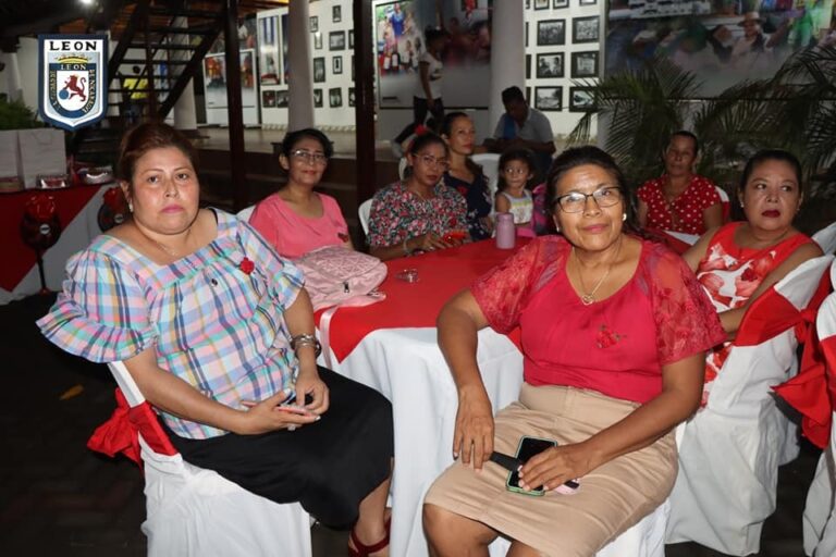 León celebra a las madres artistas y artesanas