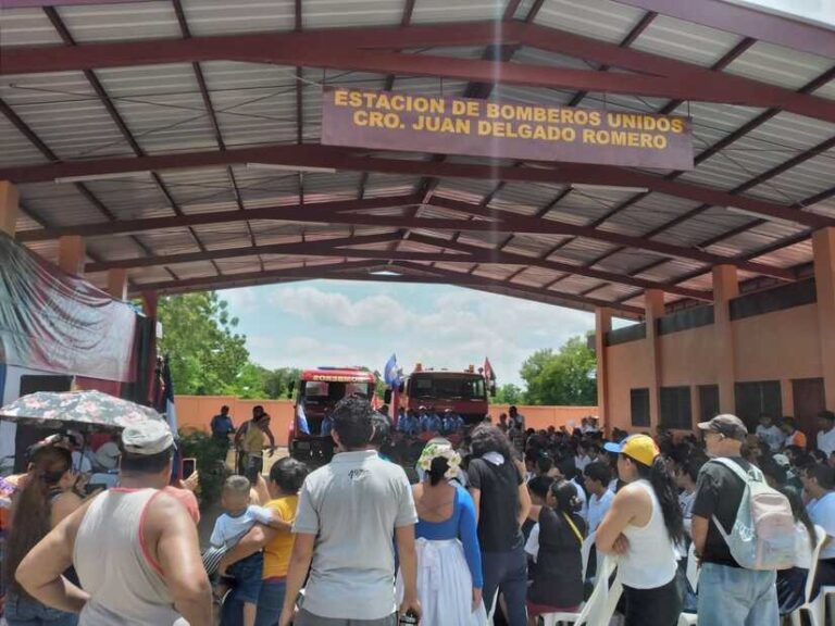 Familias de la comarca Las Jagüitas inauguran la Estación de Bomberos 212