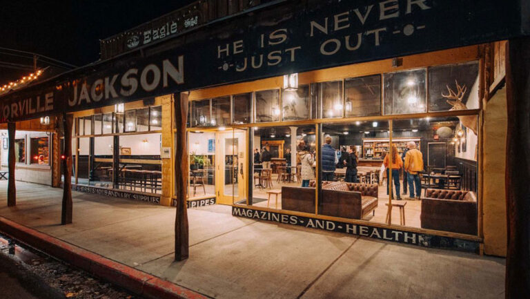 Bar en EEUU propone celebrar en todo junio a los Heterosexual