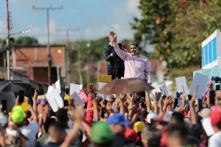 Venezolanos se movilizan en respaldo al presidente Nicolás Maduro