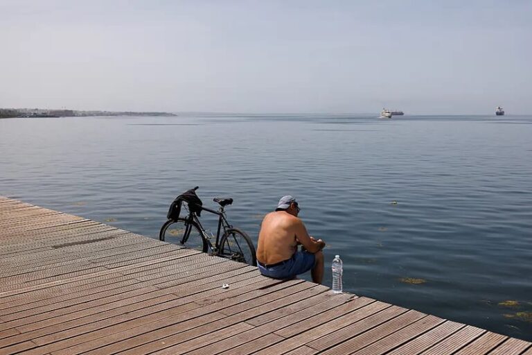 Encuentran a turista muerto en Isla Griega