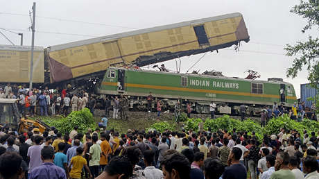 Choque de trenes deja 15 muertos en la India