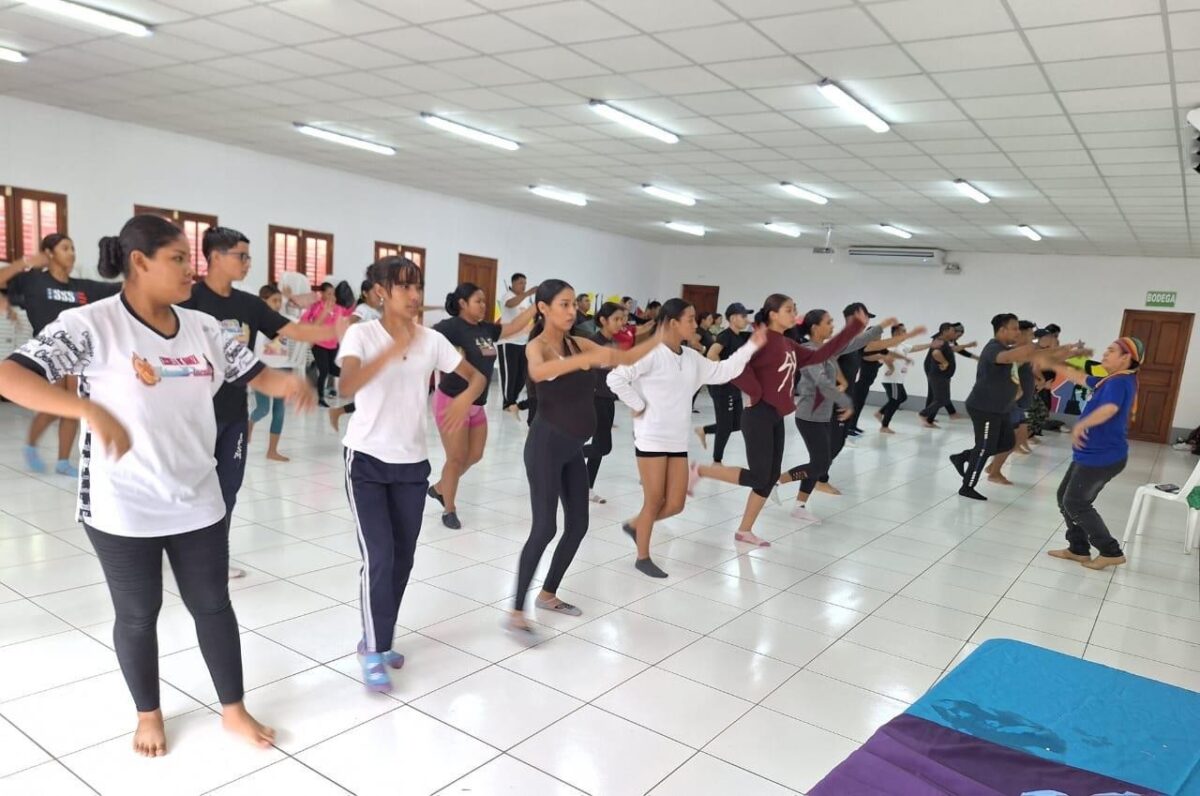 Instructores se capacitan en danza folclórica