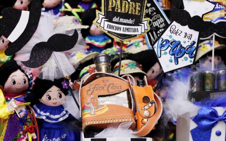 Comerciantes ofertan sus productos para el Día del Padre