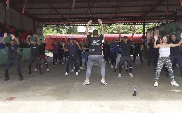 Aspirantes a bomberos participan en Zumbatón “Salud y Vida… No al Alcoholismo”
