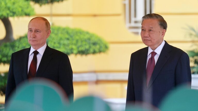 Pdte. Putin sostiene encuentro con su homólogo vietnamita