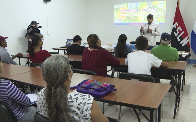 INTA presenta innovadoras prácticas de fertilización a productores de Managua