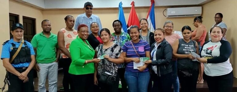 Mujeres emprendedoras de Laguna de Perlas  reciben créditos de Usura Cero