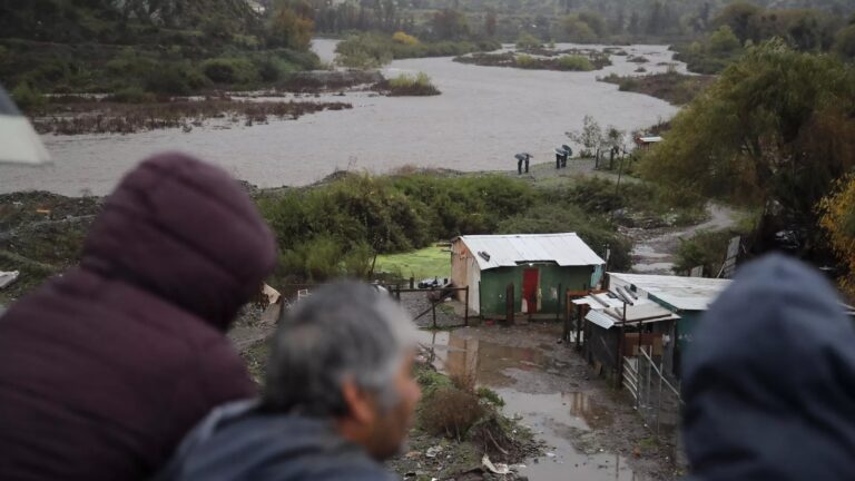 Fuertes lluvias dejan daños en Chile