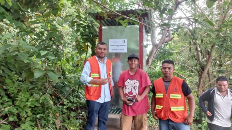 Entregan 41 letrinas a familias de Juigalpa