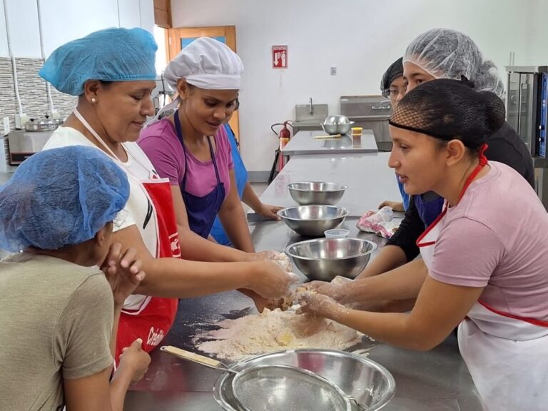 Más de 16 mil mujeres están matriculadas en Escuelas de Oficio