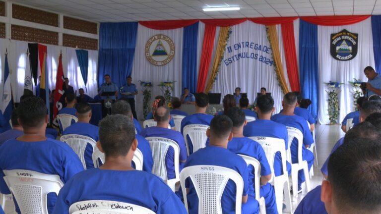 Entregan estímulos por buen comportamiento a más de mil privados de libertad