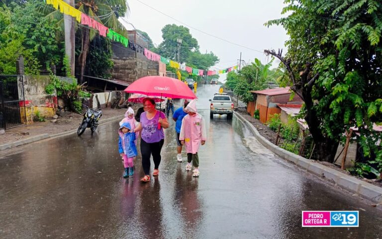 Cinco cuadras asfaltadas mejoran condiciones de vida de las familias del barrio Los Trejos