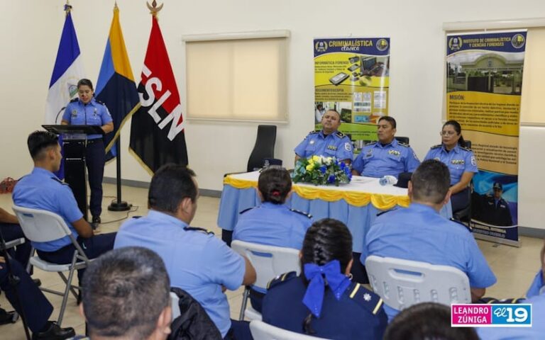 Gradúan a 25 nuevos peritos de criminalística