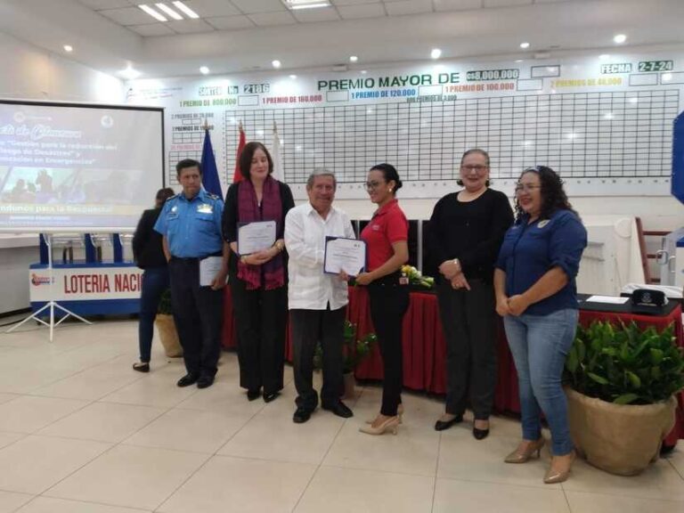 SINAPRED entrega diplomas a Servidores Públicos por culminar el curso de gestión de riesgo