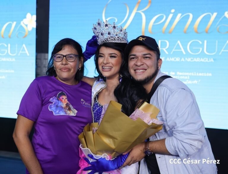 Ashly Sánchez es coronada como Reinas Nicaragua de la ciudad de Managua